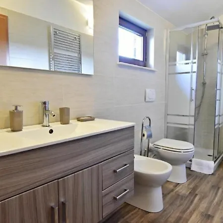 Neue In Valica Mit Terrasse דירה אומאג