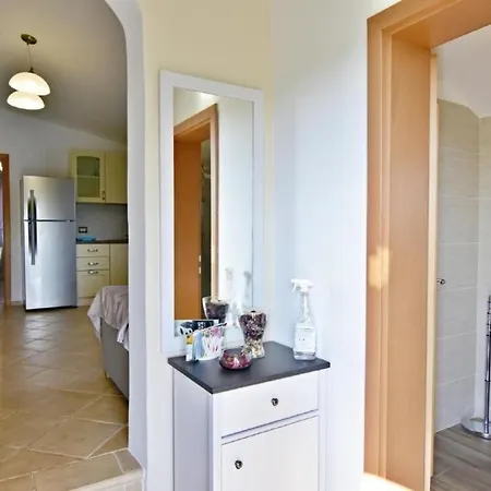 Neue In Valica Mit Terrasse דירה *