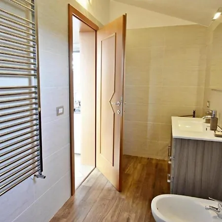 Neue In Valica Mit Terrasse דירה